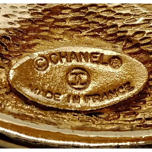 Chanel 'quilted' gilt metal cuff, circa  -1990 - Picture 7 of 8